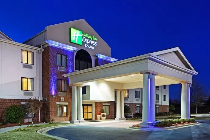 Holiday Inn Express Hotel & Suites Reidsville - Image 1