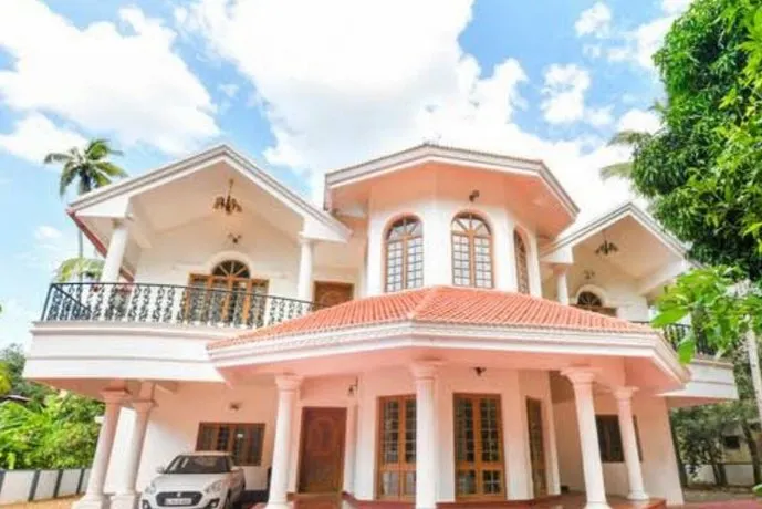 Large villa in kottayam town with 6 bedrooms - Image 1