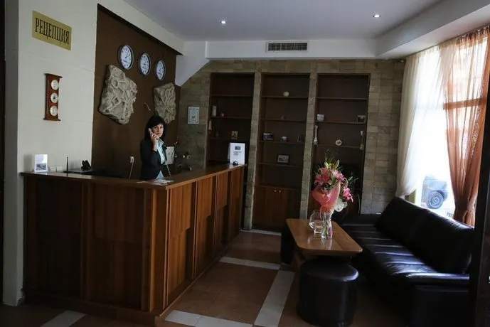 Hotel Papi - Image 1
