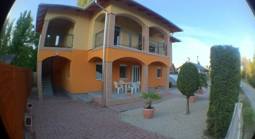 Granada Medences Apartmanhaz - Image 1