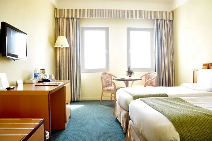 Sur Plaza Hotel - Image 1