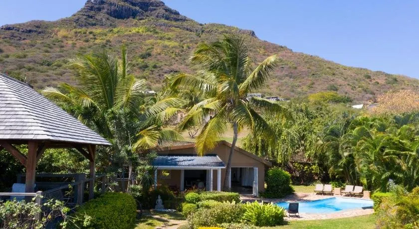 Villa Acassia, 140 sqm, pool, 500 m to La Preneuse Beach - Image 1