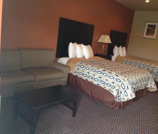 Budget Host Inn Jourdanton - Image 1