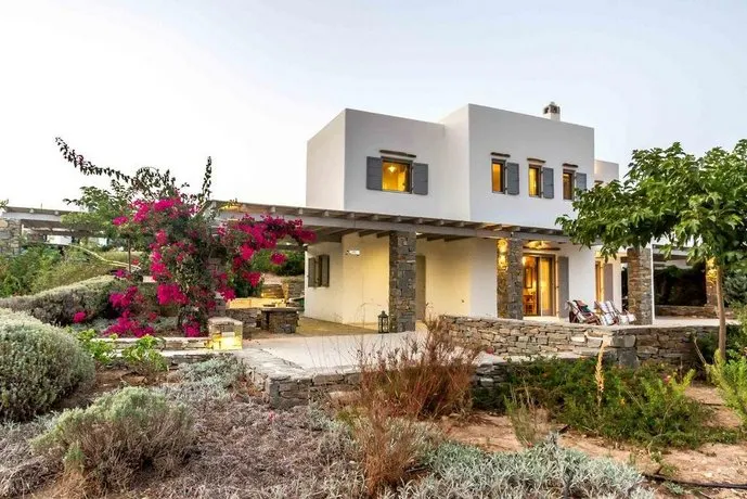 Luxury Breathtaking Villa in Paros - Image 1