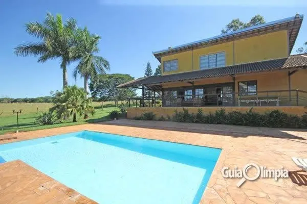 Fazenda Brinsini 1 km dos Parques, espaco enorme - Image 1