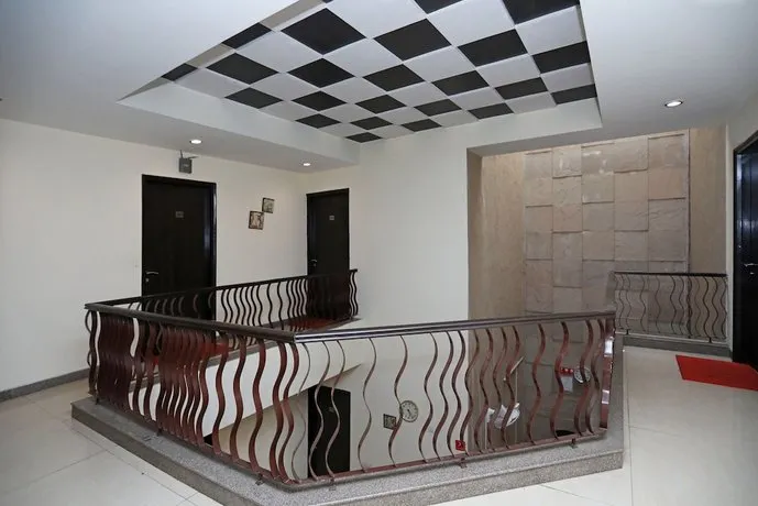 SD Royal Inn By OYO Rooms - Image 1