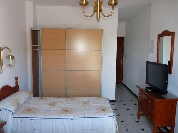 Hostal Alboran - Image 1