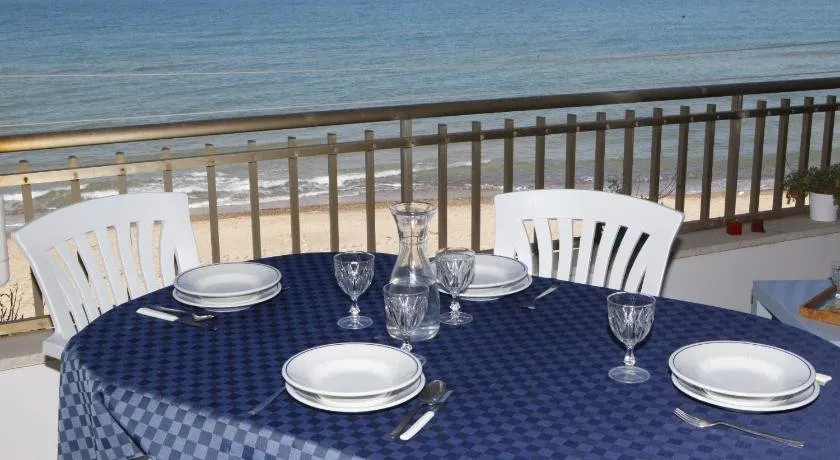 Golden Beach - Image 1