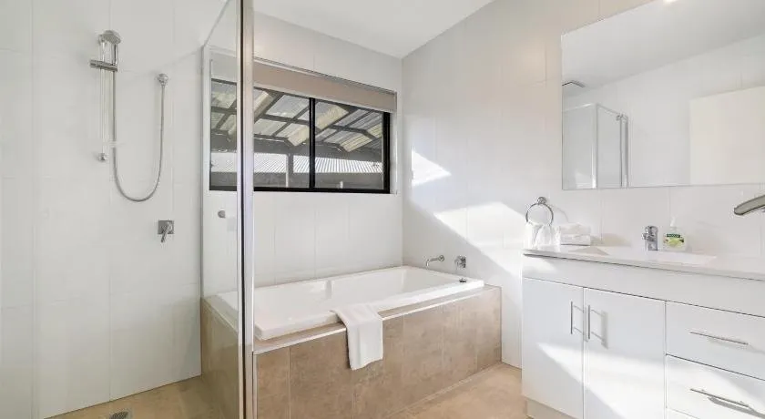 Easy Living Bayside Accommodation - Image 1