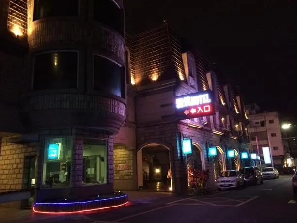 Debonair Motel - Image 1