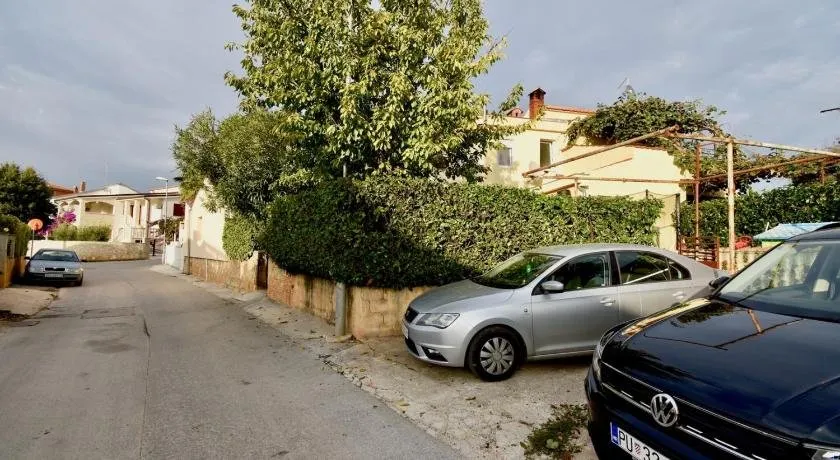 Holiday apartments Medulin - Image 1