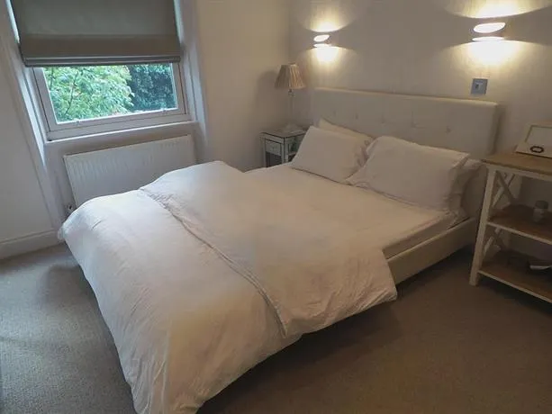 2 Bedroom Apt at Sensational Stay Serviced Accommodation - Kilburn High Road - Image 1