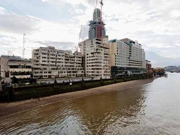 Veeve City 1 Bed On The River Thames Blackfriars - Image 1