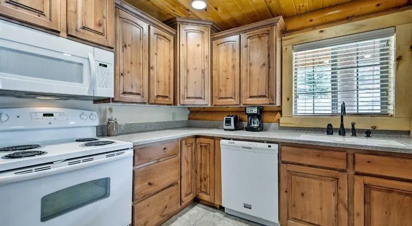 Cabin w/ Theater Room <1mi to Palisade State Park! - Image 1