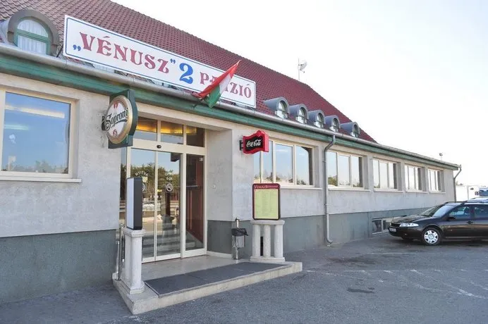 Venusz 2 Panzio - Image 1