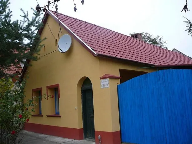 HORVáTKERT GUESTHOUSE - Image 1