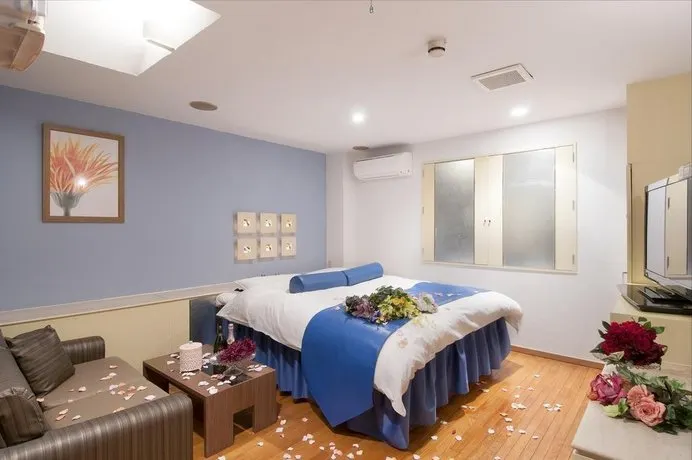Hotel Chapel Sweet - Image 1