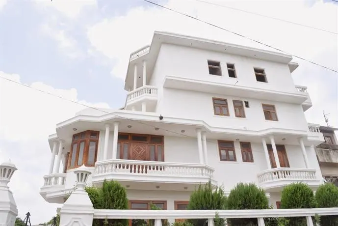 The Hosteller - Image 1