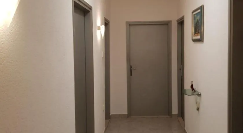 Apartment Lava - Image 1