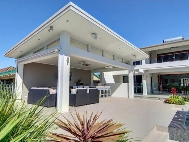 Kumbada 23 Waterfront Holiday House - Image 1