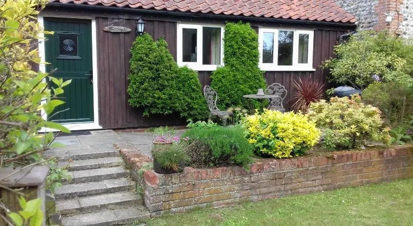 Pinewood Cottage - Image 1