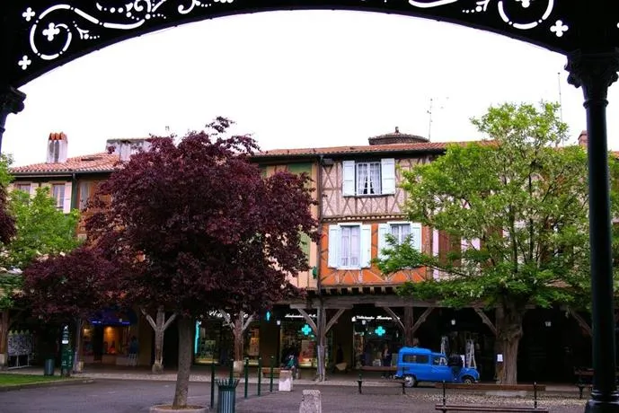 Gites De Mirepoix Le Presbytere - Image 1