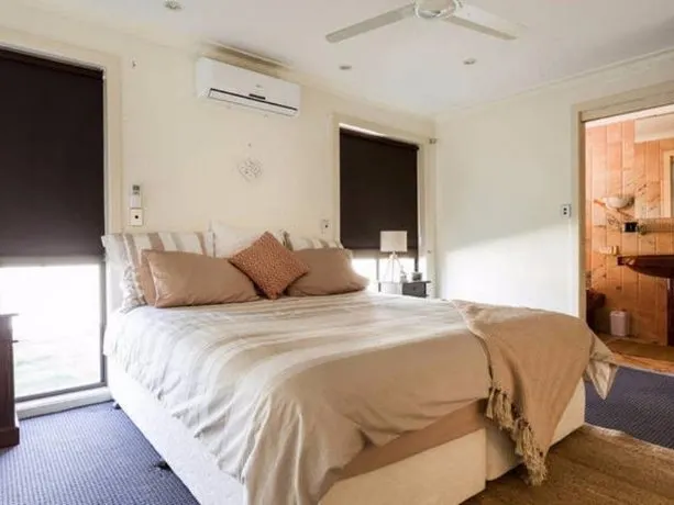 Waterfront Entertainer - Image 1