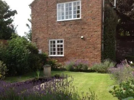 Weighton Wolds Cottage - Image 1