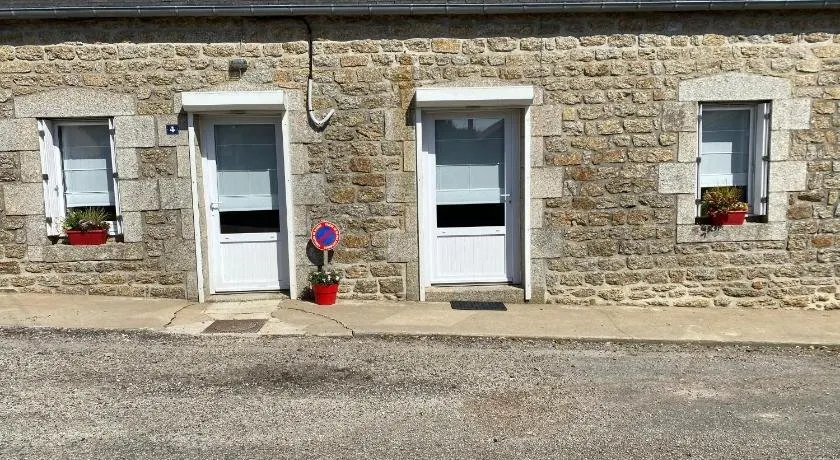 La Petite Maison - Image 1