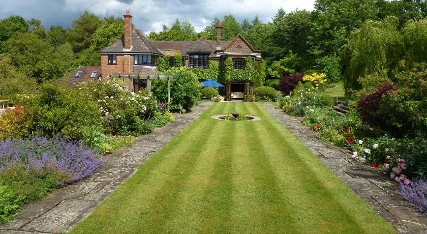 The Limes Country House with Heated Pool & Hot Tub - Image 1