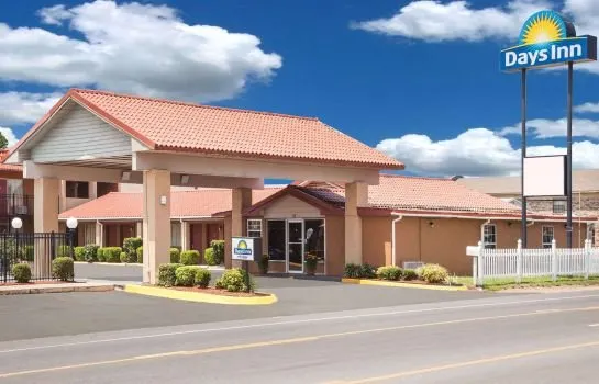 Economy Inn - Image 1