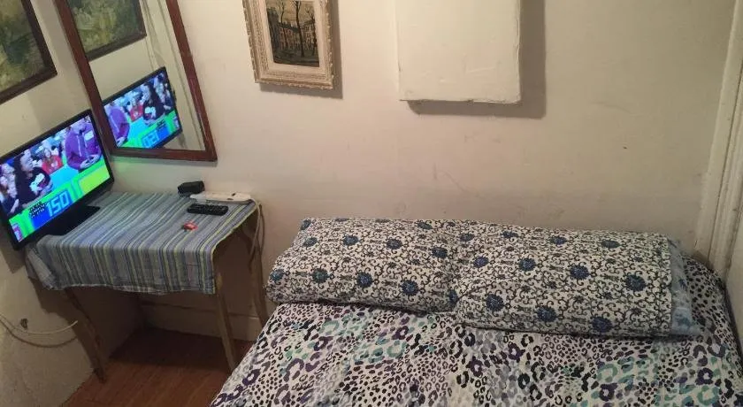 Private Room in Manhattan - Image 1