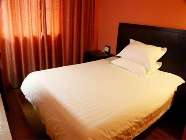 Jitai Hotel Shanghai Bailian Zhonghuan Commerce Plaza - Image 1