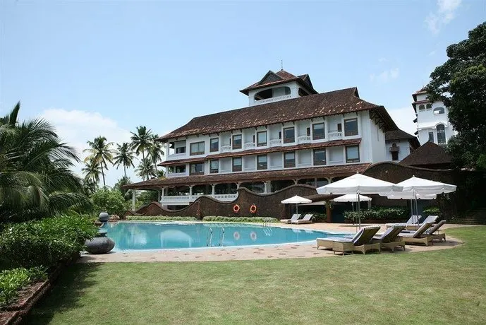 Raviz Mahayana - Premium House Boat - Image 1