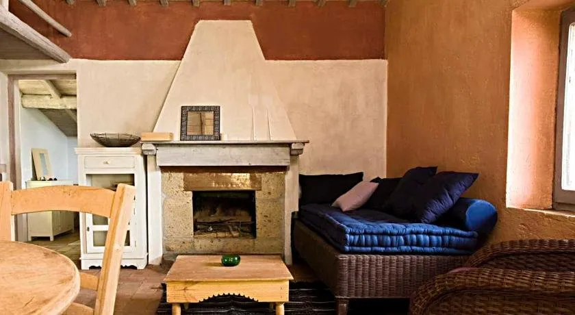 Honeymoon Cottage - Image 1