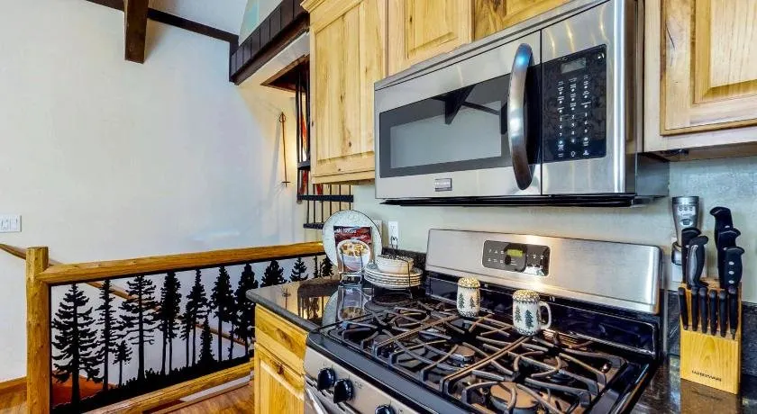 Pine Cone Cottage - Image 1