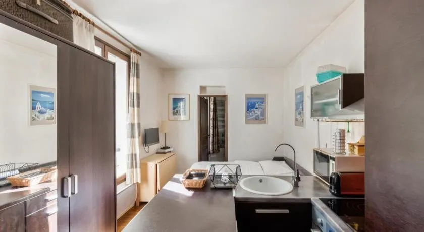 Comfortable townhouse in the heart of Paris - Image 1