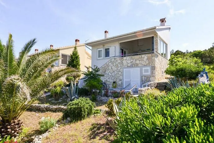 Cosy house by the sea - Image 1