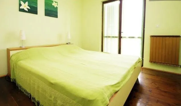 House Clara - Image 1