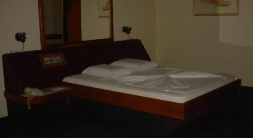 Motel Prive - Image 1