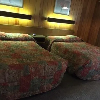 Village Motor Lodge - Image 1