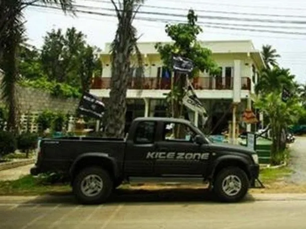 Beach House Hotel Pran Buri - Image 1