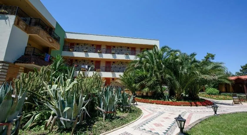 Complex Hotelier Iris-Mimoza - Image 1