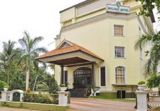 Holiday Hotel - Image 1