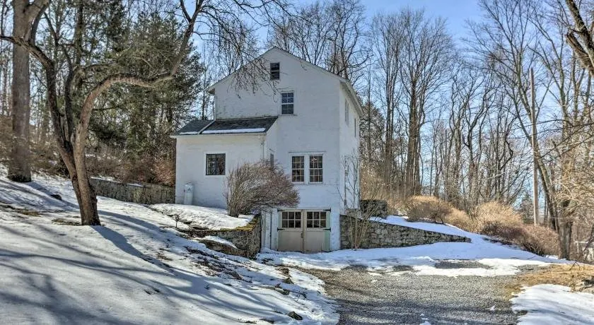 Enchanting Hudson Valley Cottage Near Hiking! - Image 1