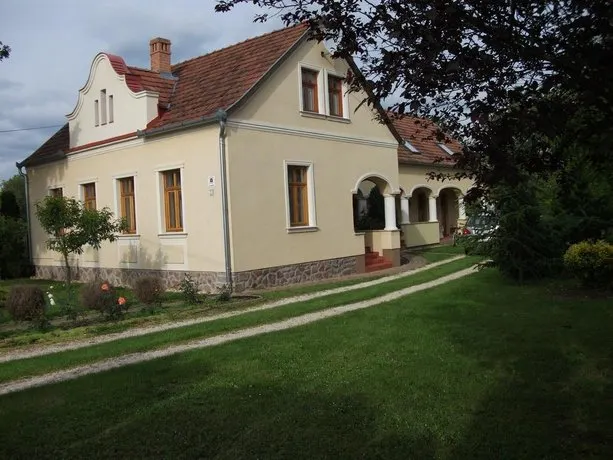Faluszeli Tothek Vendeghaza - Image 1