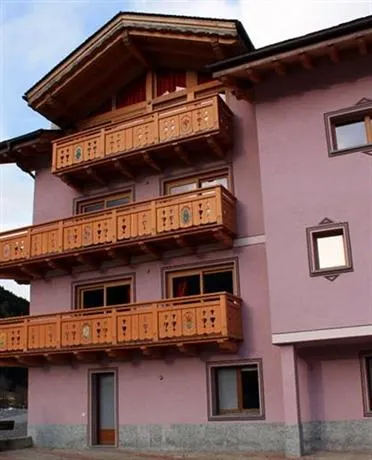 Residence Rose - Image 1