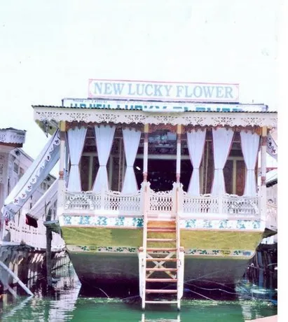 New Lucky Flower House Boat - Image 1