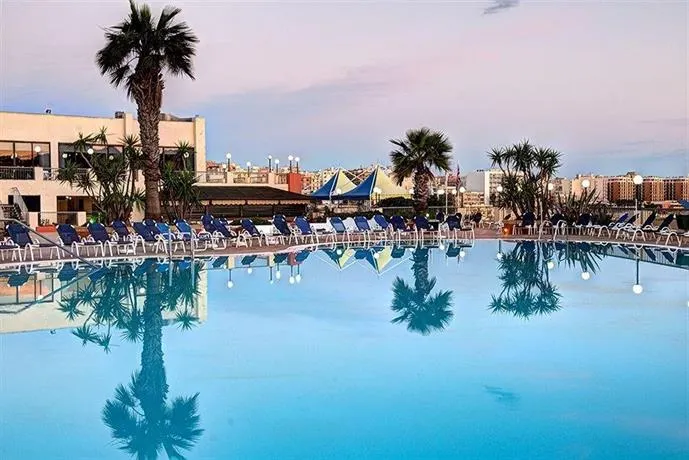 Coastline Hotel - Image 1