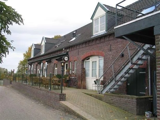 Veerhuys Tante Jet - Image 1